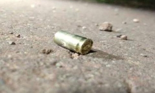 Homem leva três tiros na porta de casa em Manaus