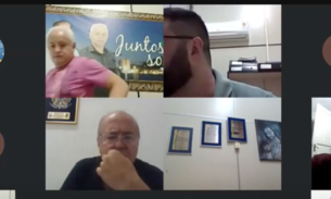 Vereador é flagrado cheirando calcinha durante sessão; vídeo