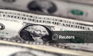 Dólar à vista tem leve queda contra o real de olho no PIB e no exterior