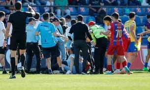 Goleiro brasileiro é agredido em Portugal durante invasão de campo