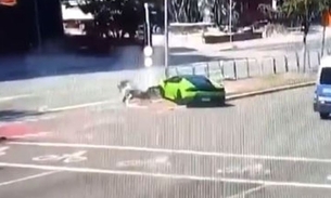 Empresário destrói Lamborghini ao atropelar assaltante; vídeo