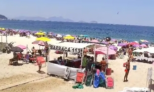 Avião caiu na frente de banhistas - Foto: Reprodução