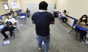 Professor em sala de aula mesmo durante pandemia. Foto: Divulgação/ Secom