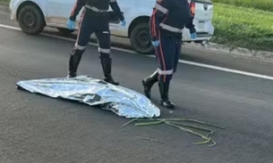 Pedestre atropelada é dada como morta, deixada na pista pelo Samu e reanimada por socorristas em Bauru (SP) — Foto: Conecta Bauru/Reprodução