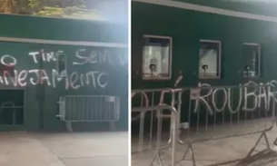 Muros traziam crítica a Abel e Leila - Foto: Reprodução