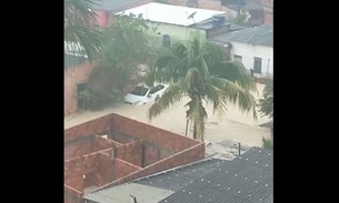 Carros e casas ficaram submersos - Foto: Divulgação 