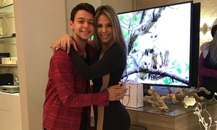 Aos 20, filho de Xanddy e Carla Perez impressiona com tamanho das coxas