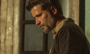 Bruno Gagliasso interpreta Cardona, um policial em busca de um procurado traficante de drogas, em 'Santo', nova série da Netflix. Foto: Manolo Pavón/Netflix