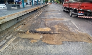 Valas abertas por concessionária afetam transporte e plataforma é desativada no Coroado