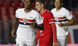 Partida está rolando - Foto: Rubens Chiri / São Paulo FC