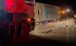 Ônibus tomba em 'curva da morte' e deixa sete mortos em Minas Gerais