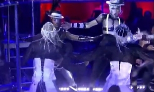 A Mangueira fez clones de Ney - Foto: Reprodução TV Globo