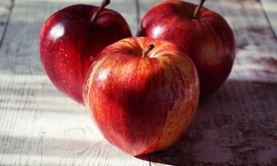 Comer uma maçã por dia previne 5 tipos de câncer; conheça mais benefícios