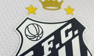 Escudo homenageia Pelé em uniformes de 2023 - Foto: Divulgação/Instagram