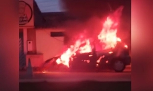 Um dia após sair da manutenção, carro pega fogo em avenida de Manaus
