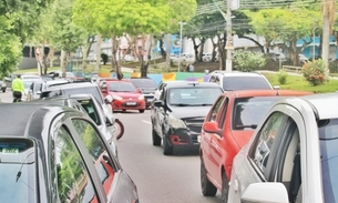 Concurso do MPAM causa lentidão no trânsito em frente à UEA na Darcy Vargas