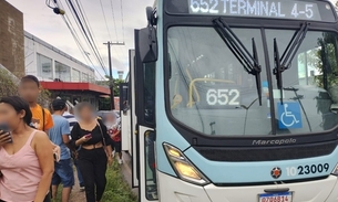 Criminosos tocam o terror em assalto a ônibus na Av. Rodrigo Otávio