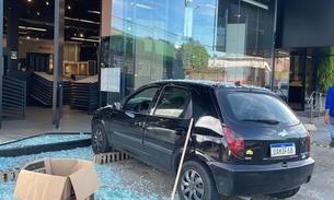 Carro desgovernado invade loja no Dom Pedro; veículo foi abandonado no local