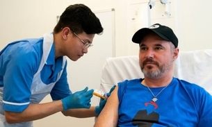 Músico recebe primeira dose de Vacina contra câncer de pele do mundo