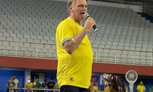 Bolsonaro volta a ser internado em hospital de Manaus