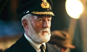 Hill como capitão Edward Smith em Titanic - Foto: Reprodução