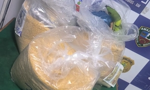 Drogas avaliadas em quase R$ 4 milhões são encontradas em sacos de farinha e rolos de arame