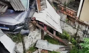 Caminhão desgovernado arrasta carros e destrói residência em Manaus