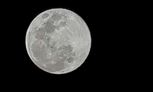 Fenômeno 'Lua Fria' ilumina céu de Manaus nesta noite