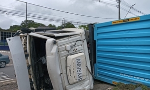 Carreta tombou às 17h40 da quinta-feira - Foto: Divulgação 