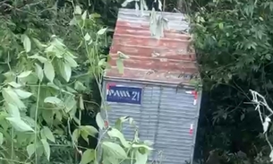 Veículo foi parar em uma ribanceira - Foto: Divulgação