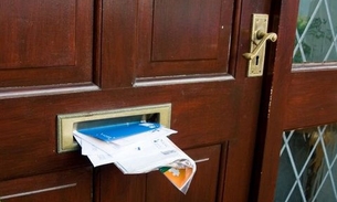 Homem coloca pênis em caixa de correio e assusta mulheres