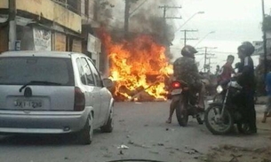 Moradores fazem barricada de fogo no Nova Floresta