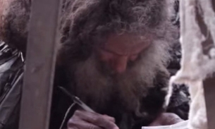 Mulher faz amizade com mendigo e descobre uma história surpreendente 