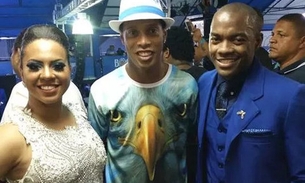  Ronaldo visita quadra da Portela e cai no samba 