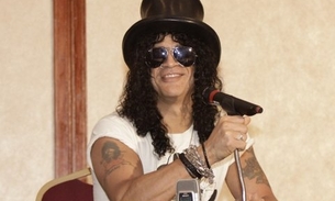 Slash, ex Guns’ n Roses, diz que drogou sogra para transar com namorada