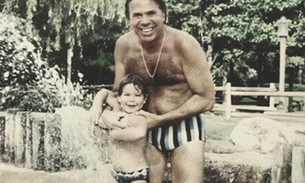 Silvio Santos aparece de sunga em foto antiga 