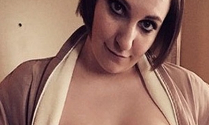 Lena Dunham faz topless ousado 