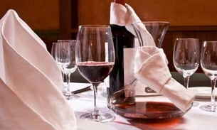 Restaurante vai indenizar por danos morais ao não informar preço de vinho