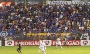 Modelos brasileiras desfilam sutiãs de R$ 5 milhões