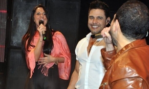 Namorada de Zezé Di Camargo aparece no palco e cantor menciona ex