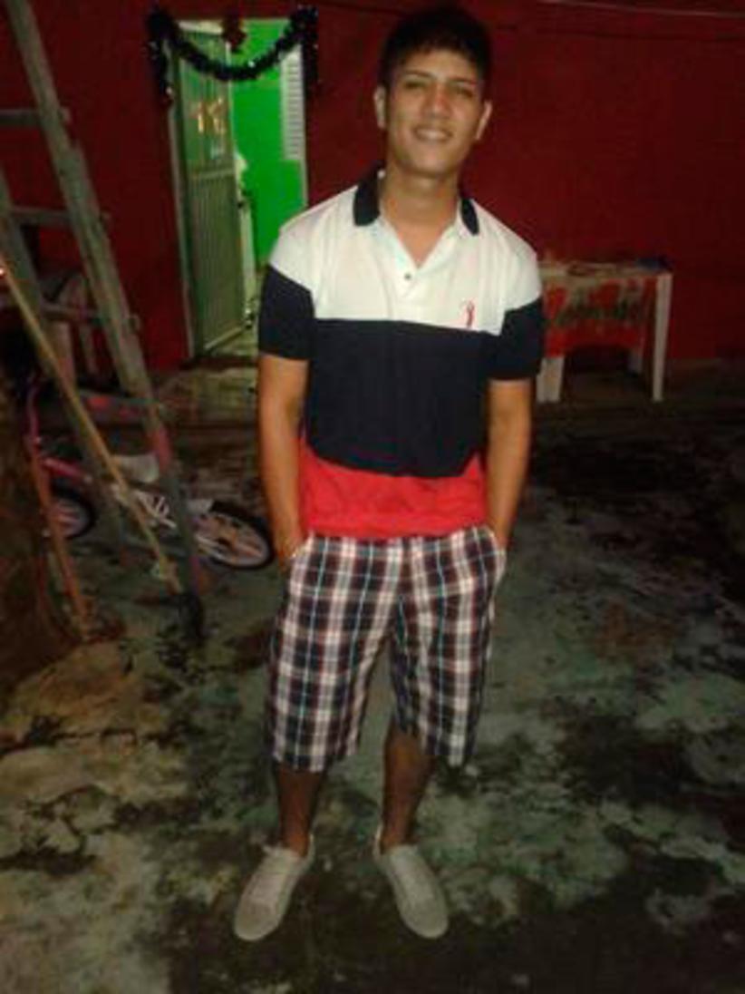 Familiares não aguentam mais viver com o mistério que cerca a morte do jovem e cobram autoridades (Foto: Divulgação)