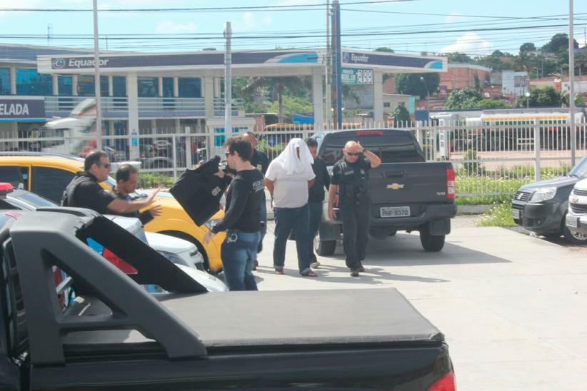 Suspeitos foram detidos após semanas de investigação na DEHS (Foto: Pedro Braga Jr. / Portal do Holanda)