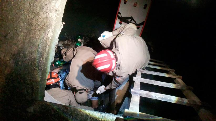 Segundo os bombeiros, vítima fraturou o fêmur na queda (Foto: Bombeiros)