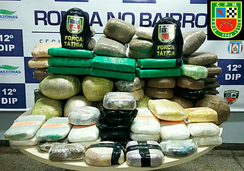 Um dos suspeitos era ex-presidiário e estava com a droga escondida em um conjunto militar de Manaus (Foto: PMAM)