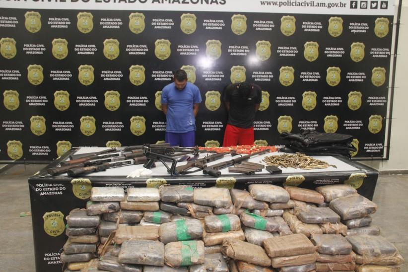 Resultado de imagem para PolÃ­cia prende dupla com arsenal e mais de 330 quilos de drogas em Manaquiri