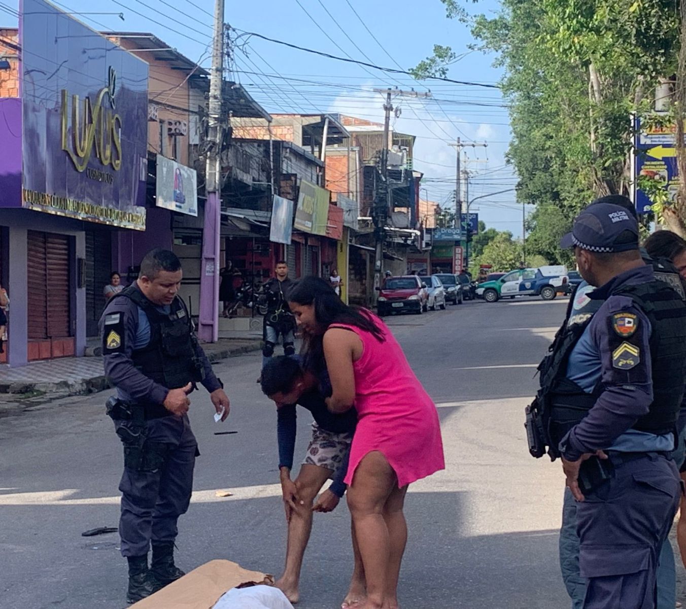 Familiares da vítima se desesperaram ao ver a cena. Foto: Caio Guarlotte/ Portal do Holanda