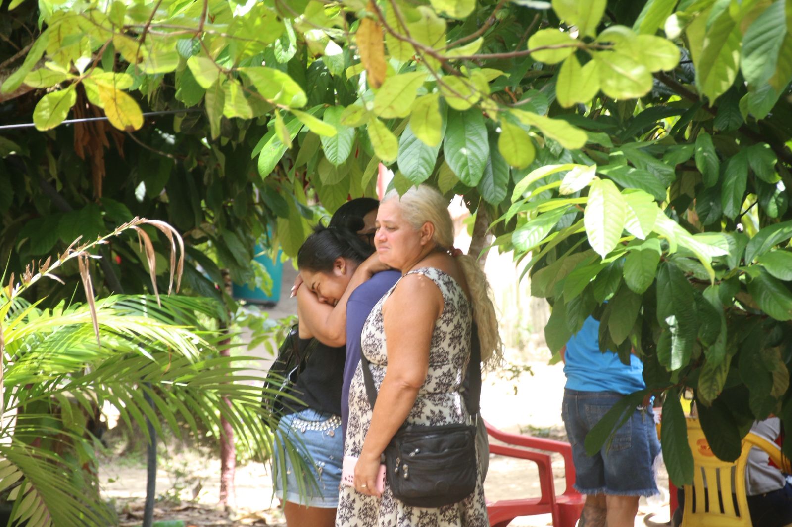Familiares desolados - Foto: Jander Robson/Portal do Holanda