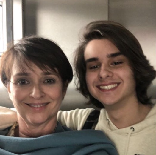 Pedro Arthur com a mãe, a atriz Myrian Rios - Foto: Reprodução/ Instagram 