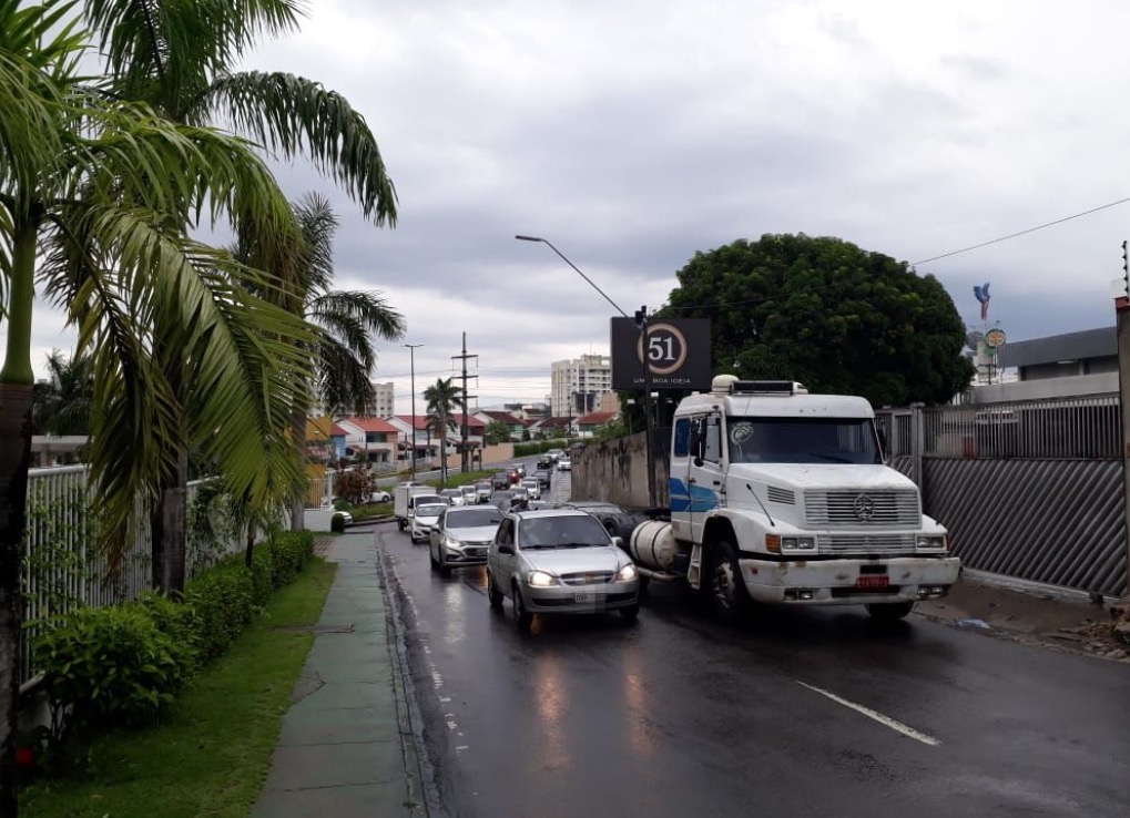 Parque Dez tem rua com retenção. Foto: Twitter