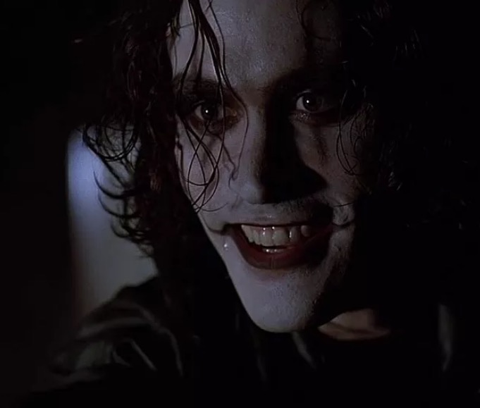 Brandon Lee em cena do filme O Corvo - Foto Divulgação